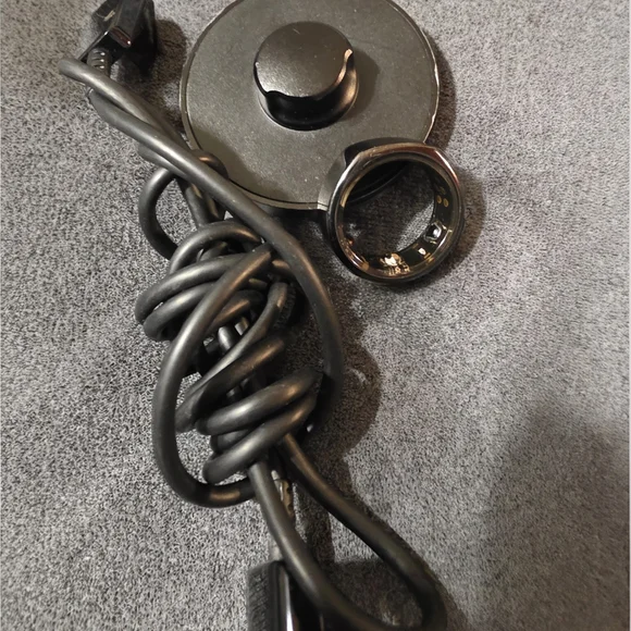 Oura Ring Gen 3 – Black Heritage Includes Ring, Black Protective Cover, Charger - Picture 2 of 5
